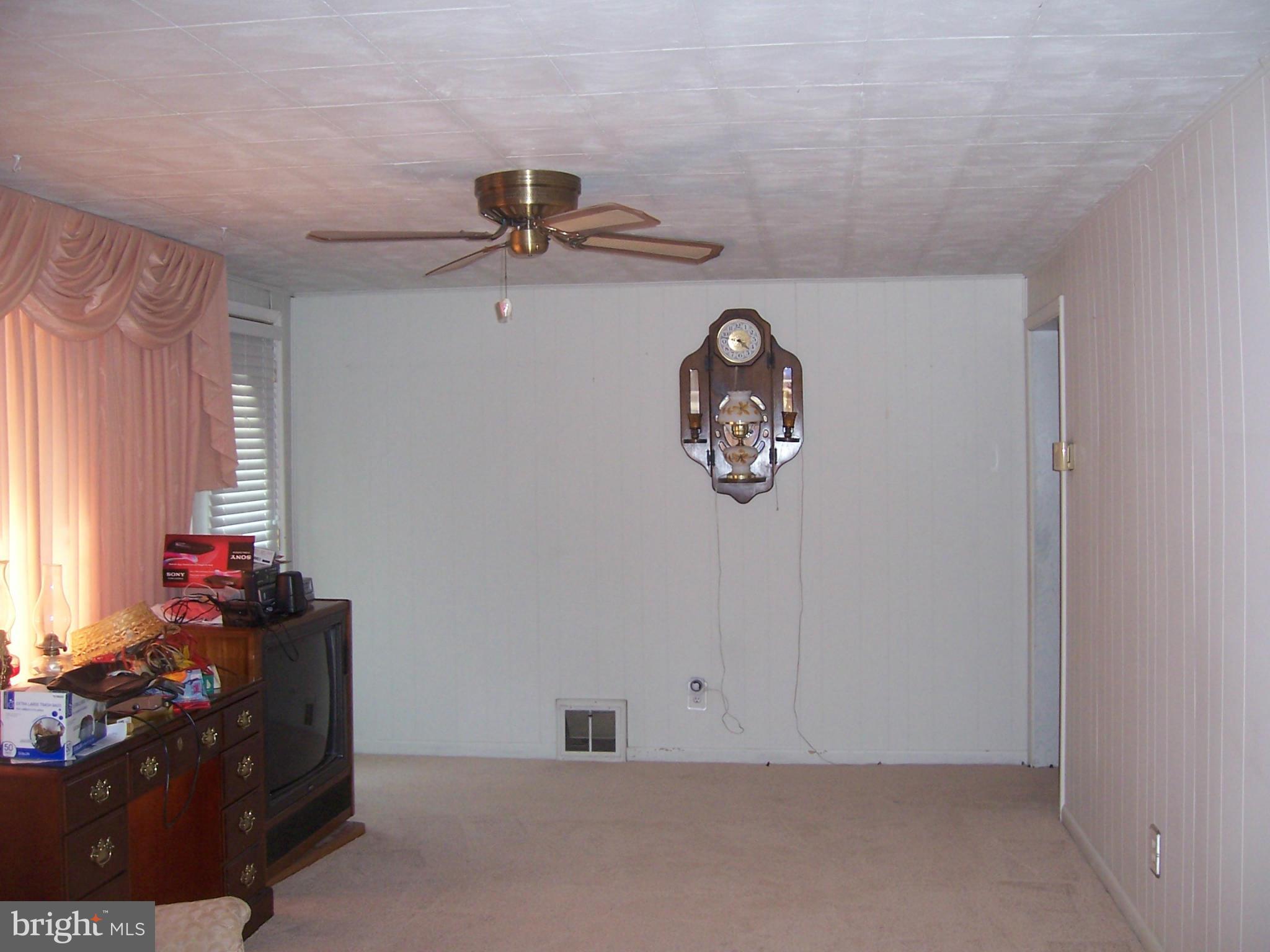 COLONIAL HOUSING - Residential