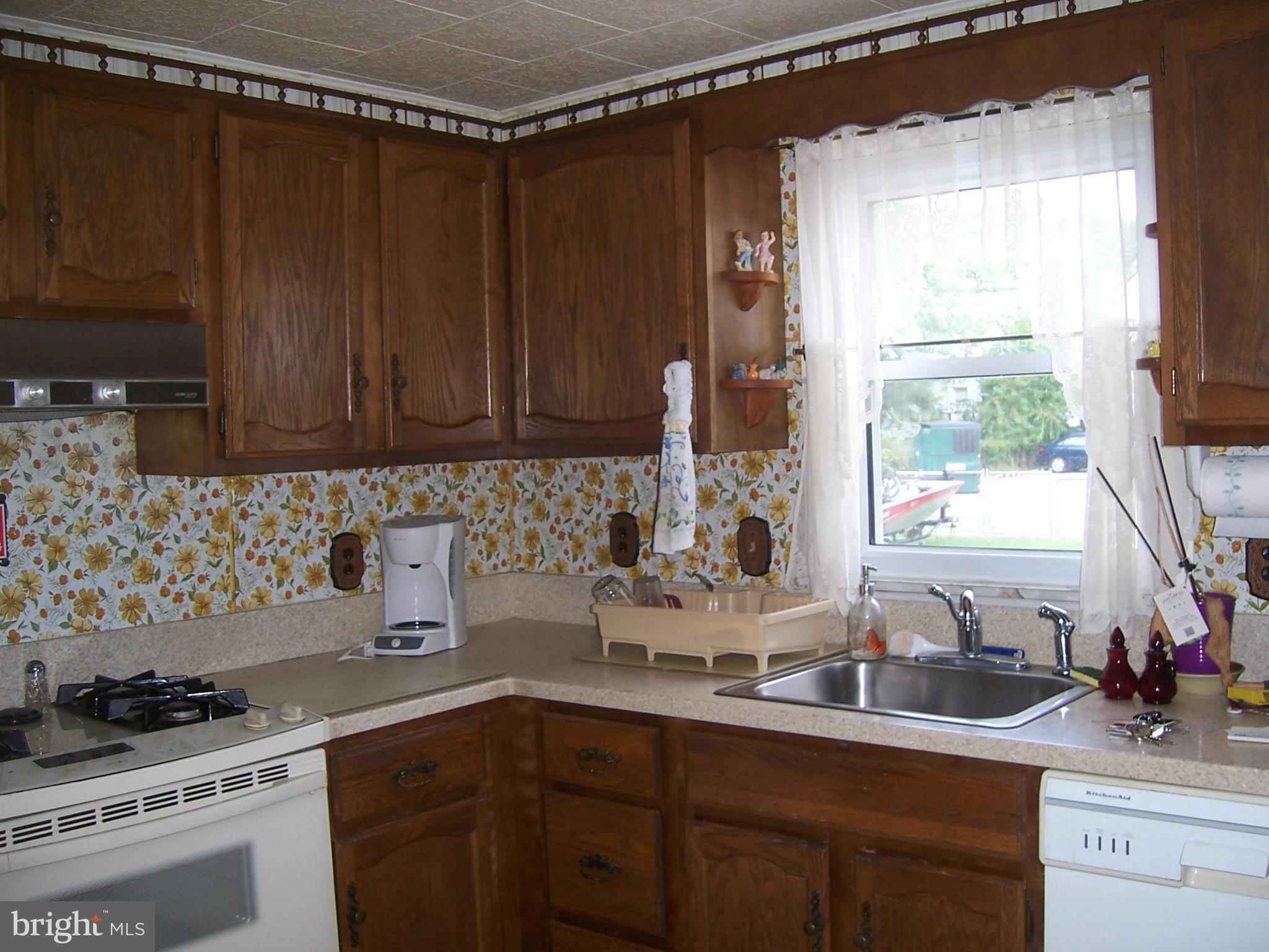 COLONIAL HOUSING - Residential