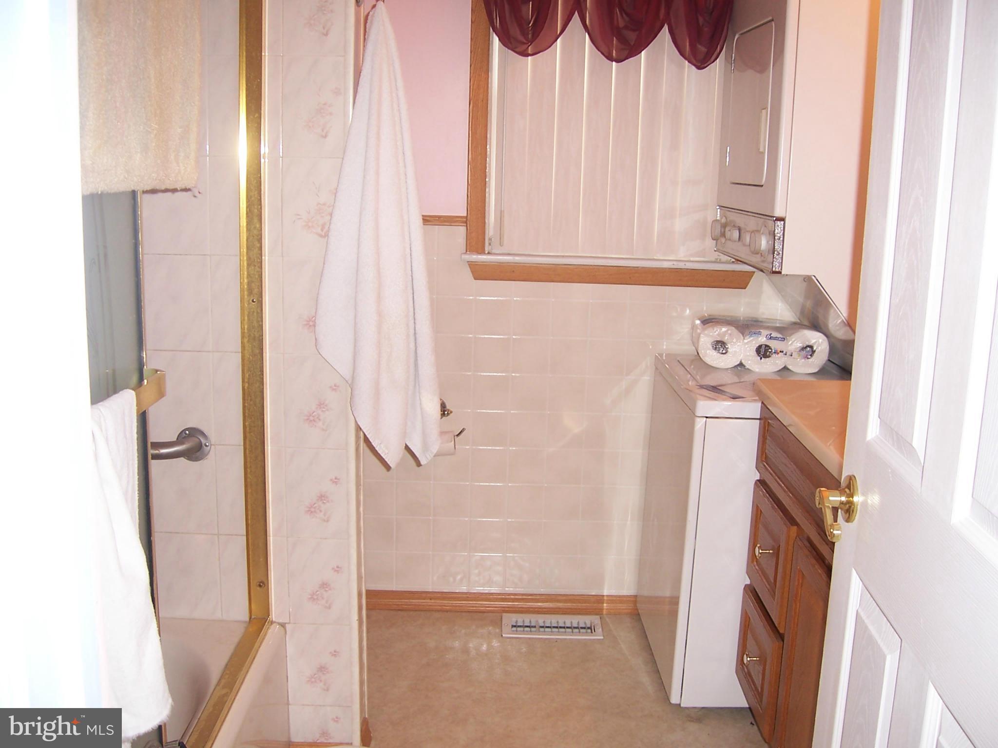 COLONIAL HOUSING - Residential