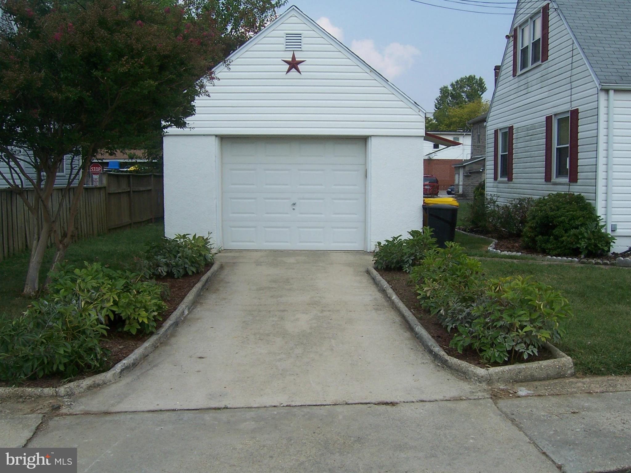 COLONIAL HOUSING - Residential