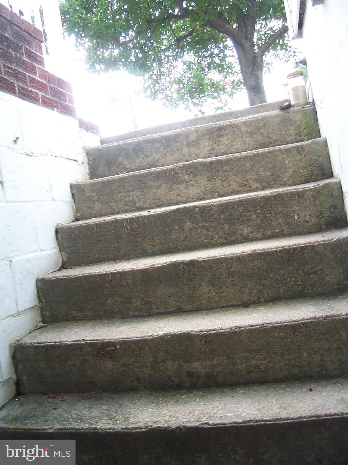 COLONIAL HOUSING - Residential