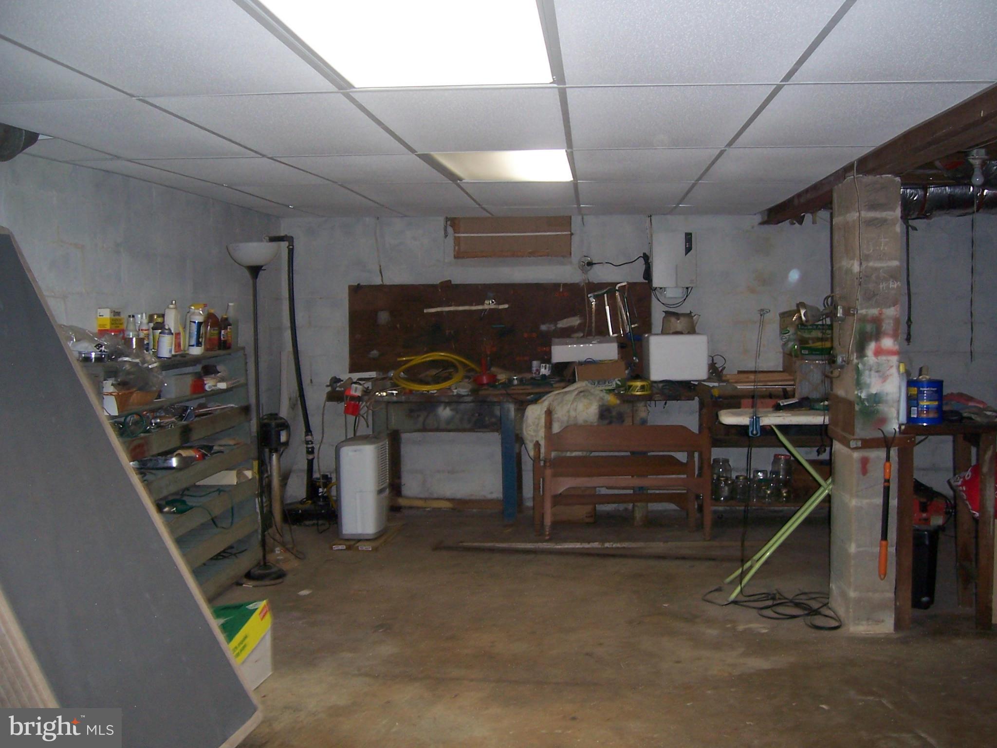 COLONIAL HOUSING - Residential