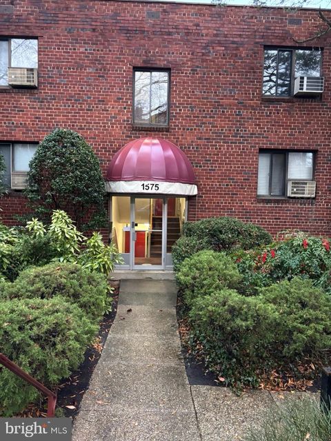1575 N COLONIAL TERRACE 104-Y ARLINGTON VA 22209