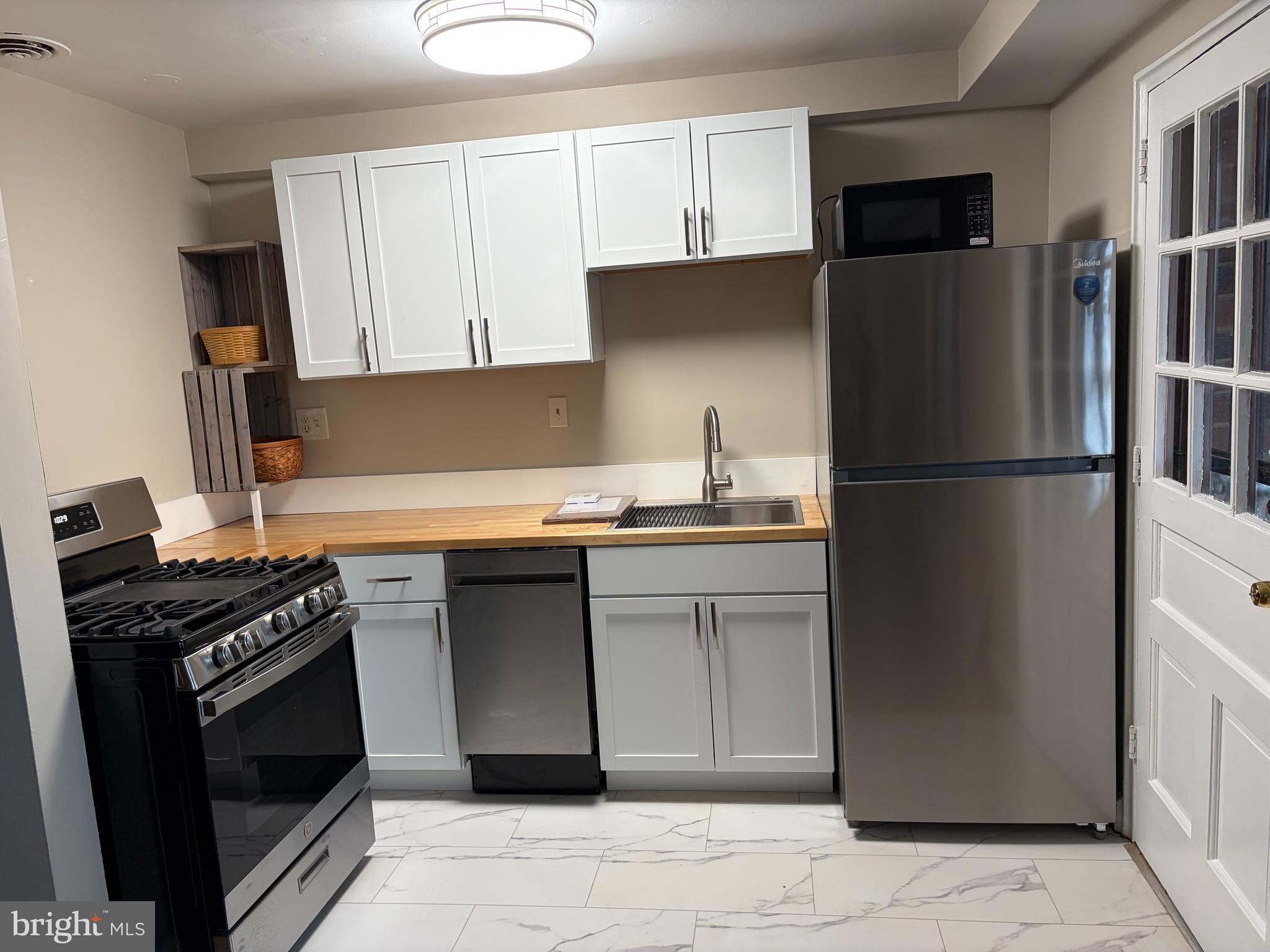 1575 N COLONIAL TERRACE 104-Y