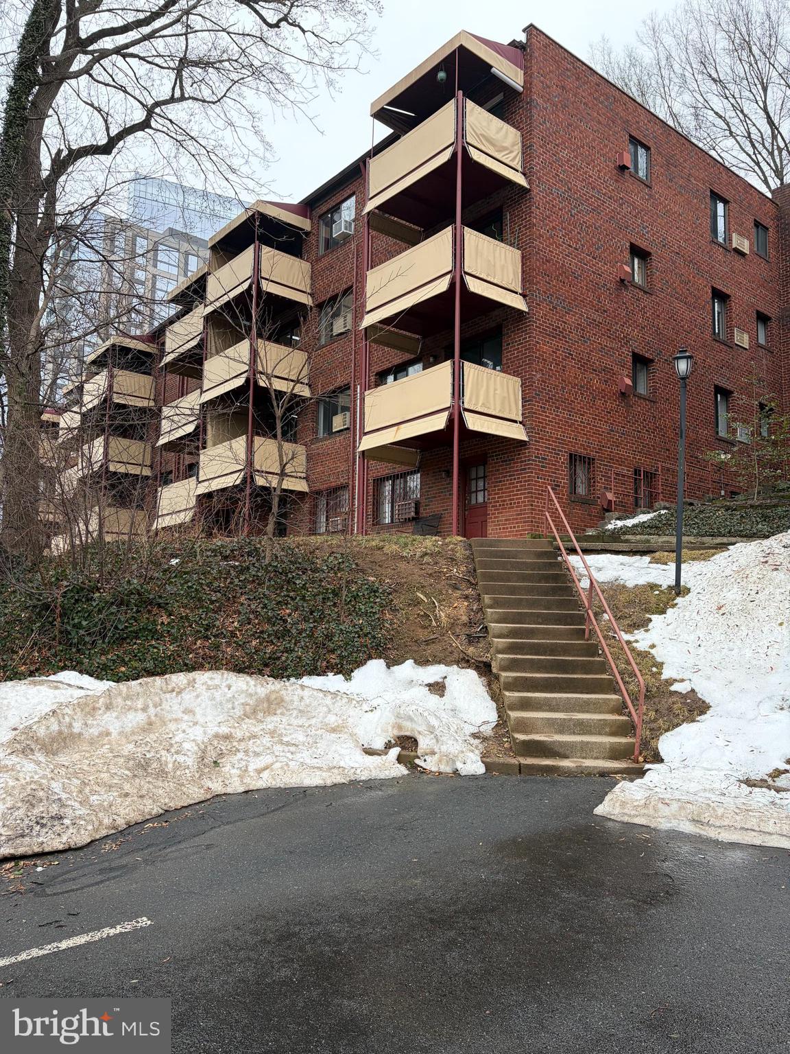 1575 N COLONIAL TERRACE 104-Y