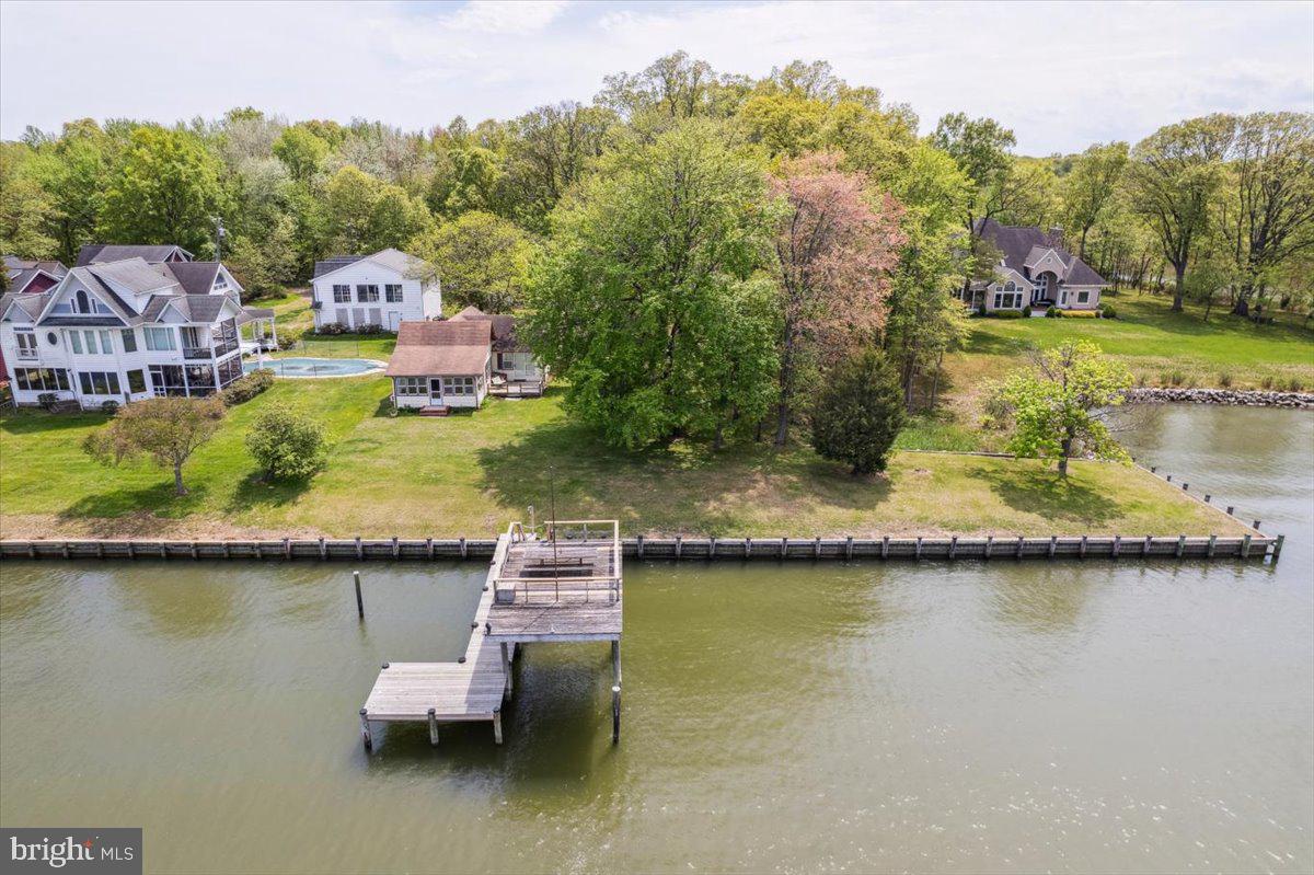 Water! Water everywhere! This adorable mid-century cottage faces Hopkins Cove , borders Parish Creek and looks out to the Chesapeake Bay Bridge. It is a dream come true for those who love living on the water, and could be your weekend getaway cottage. Not a fan of cottages? Then, go all in and remodel to make it your own! The possibilities are endless.....
The property is being sold "as is". Please contact AACO and the Critical Area Division regarding remodeling permit requirements.