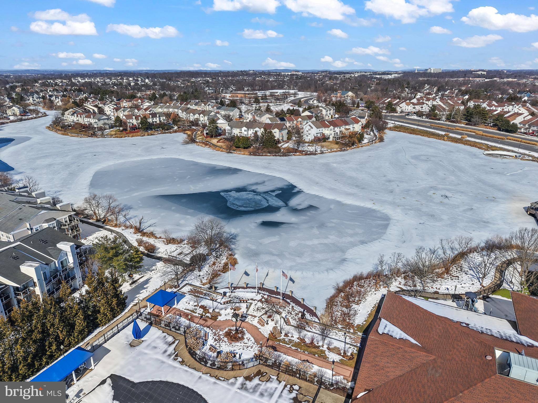 ASHBURN VILLAGE - Residential