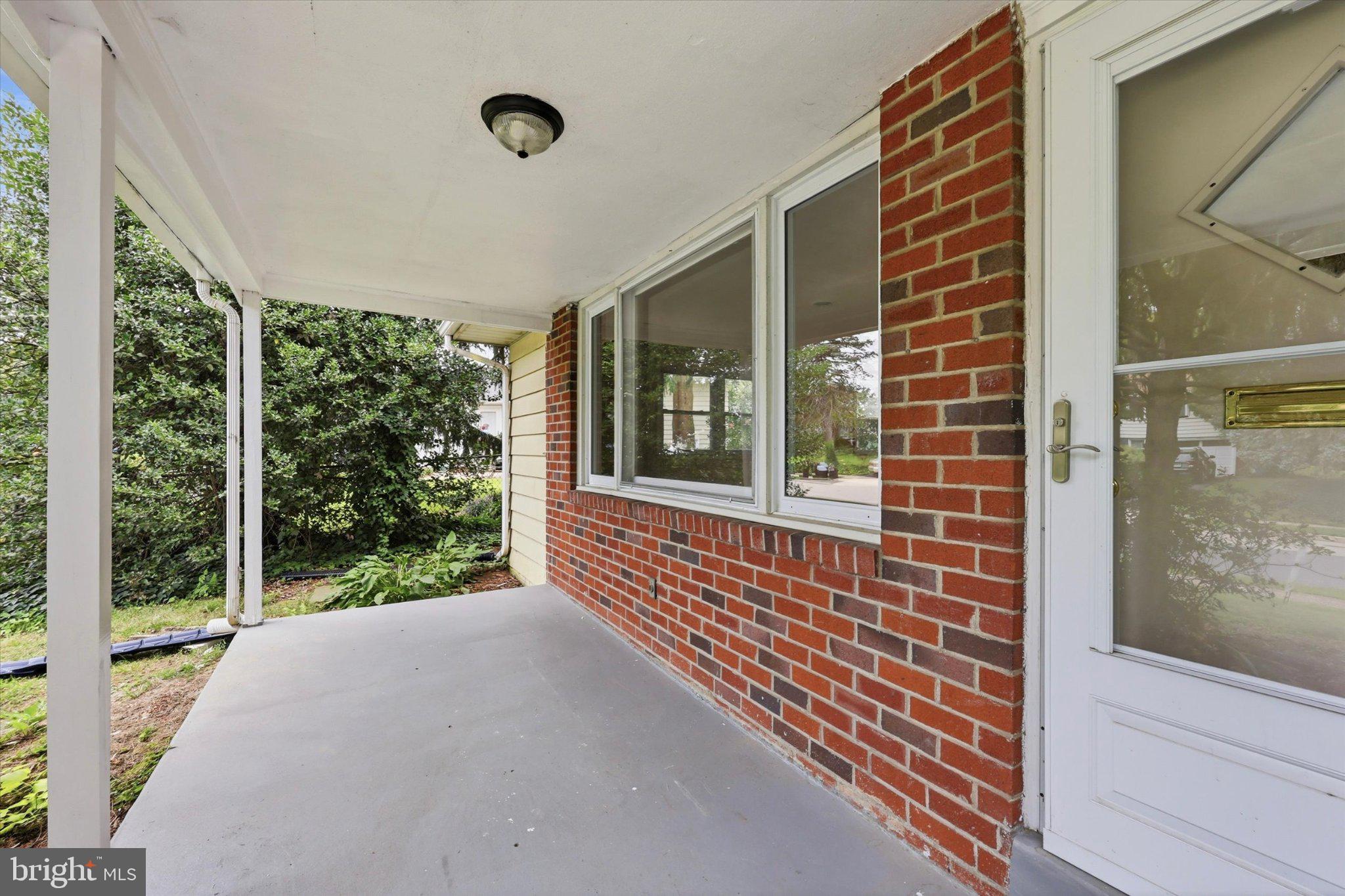 6 GLENWOOD CIRCLE