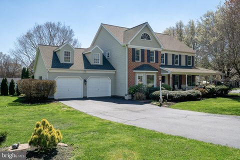 Photo of 103 MILTON CIR, LITITZ, PA 17543 (MLS # PALA2033150)