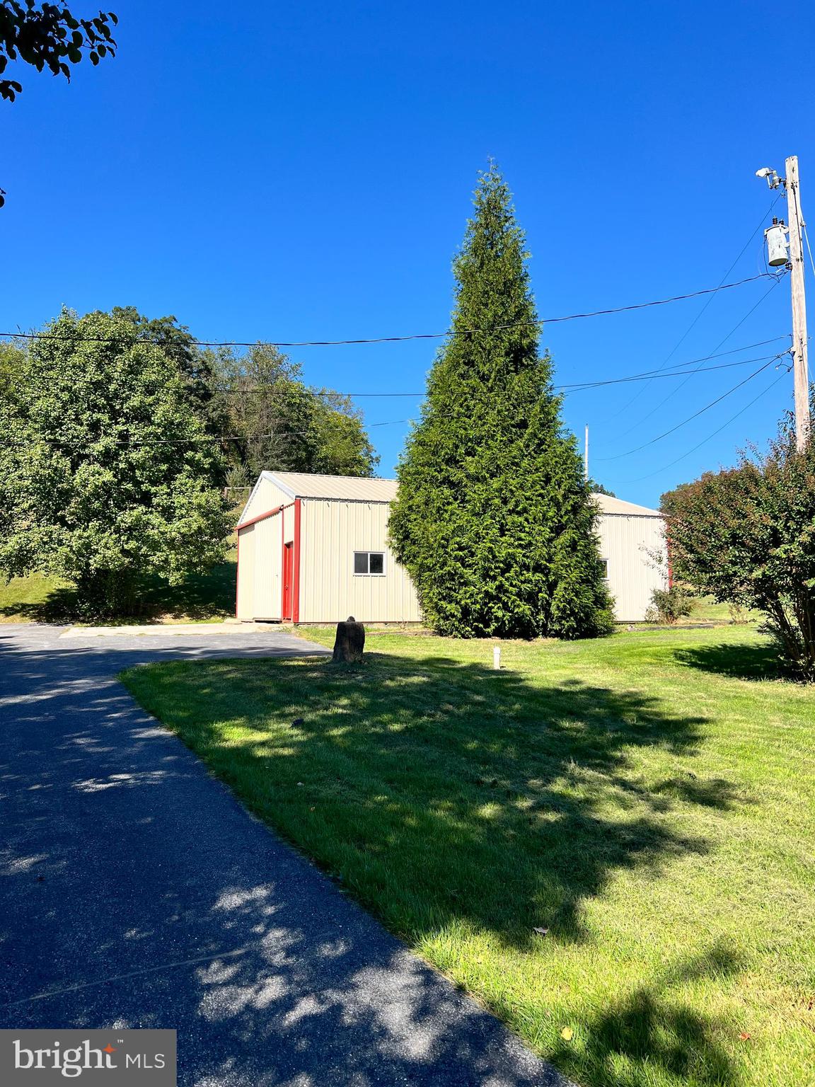 HOOT N HOLLOW - Residential Lease