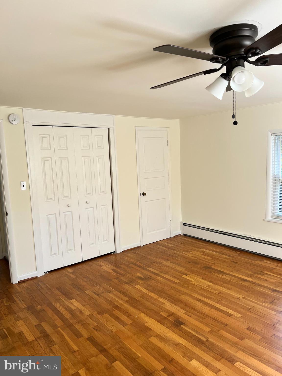 HOOT N HOLLOW - Residential Lease