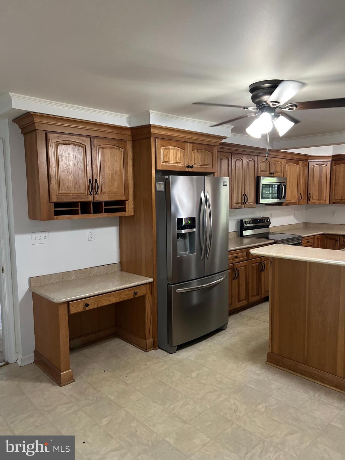 HOOT N HOLLOW - Residential Lease