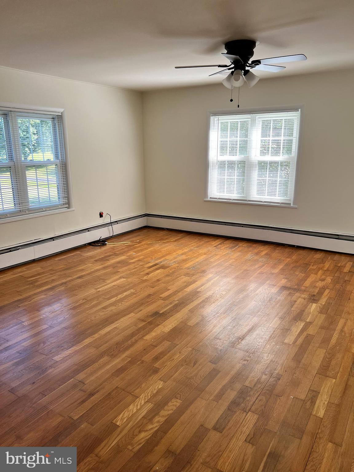 HOOT N HOLLOW - Residential Lease