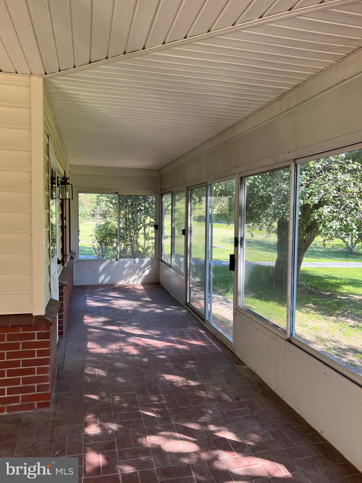 HOOT N HOLLOW - Residential Lease