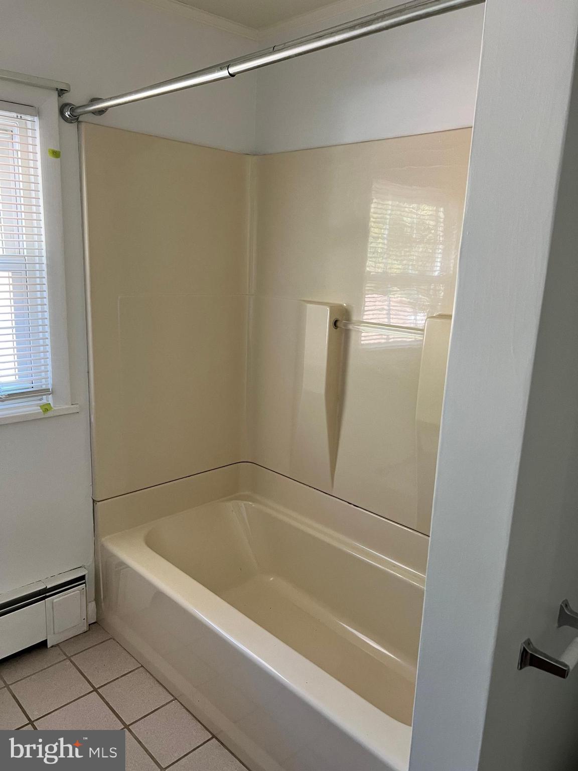 HOOT N HOLLOW - Residential Lease