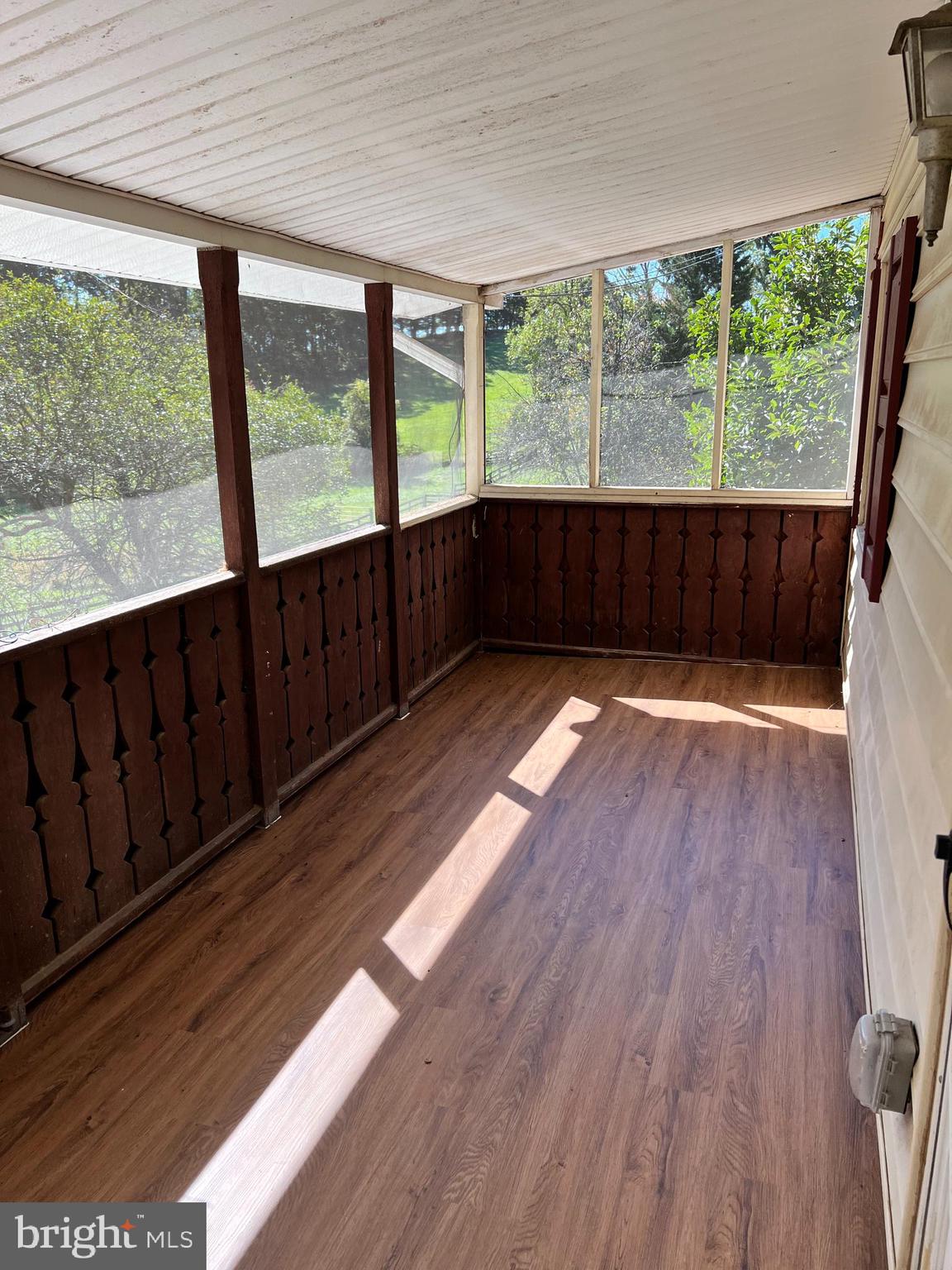 HOOT N HOLLOW - Residential Lease