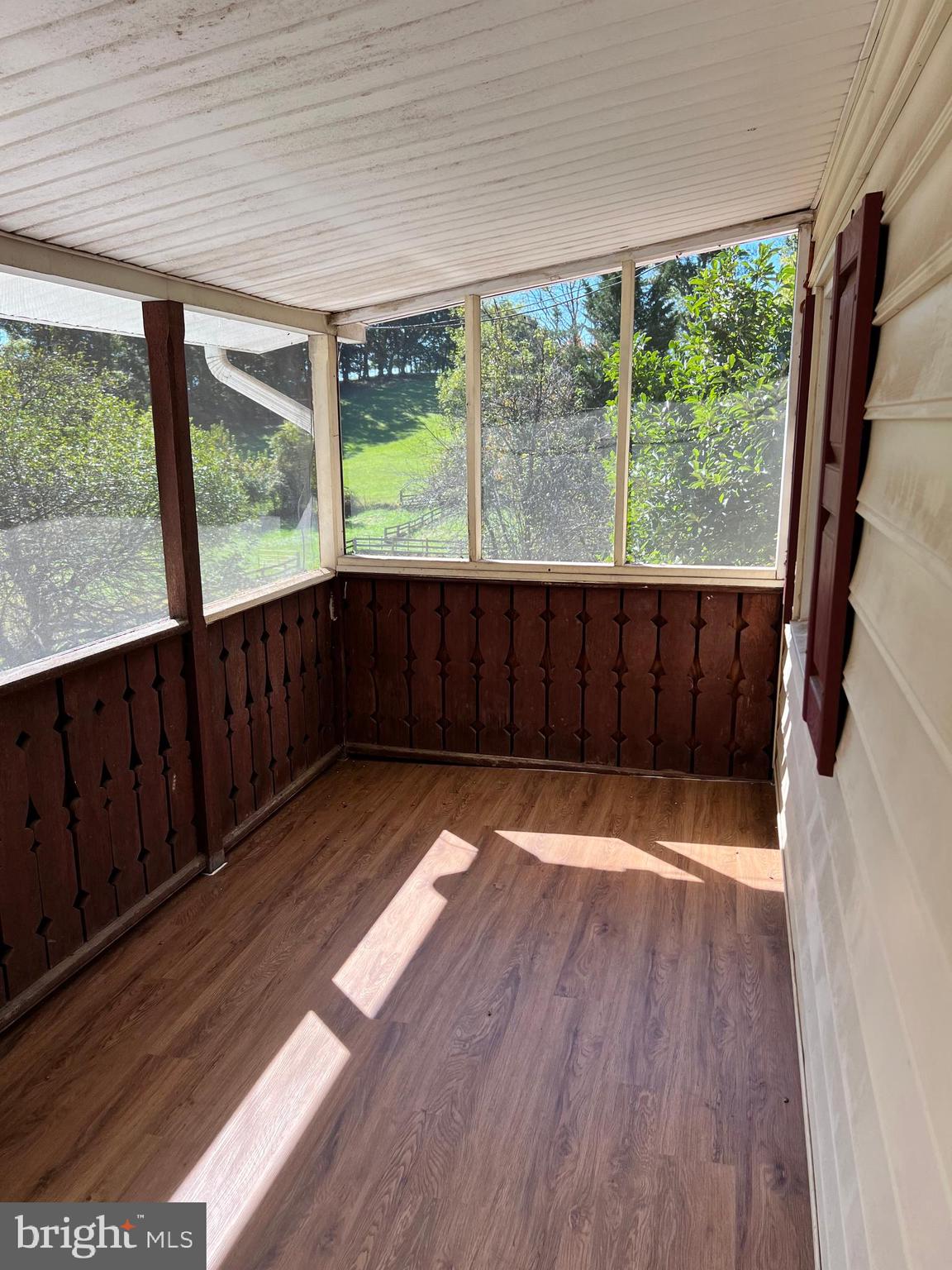 HOOT N HOLLOW - Residential Lease