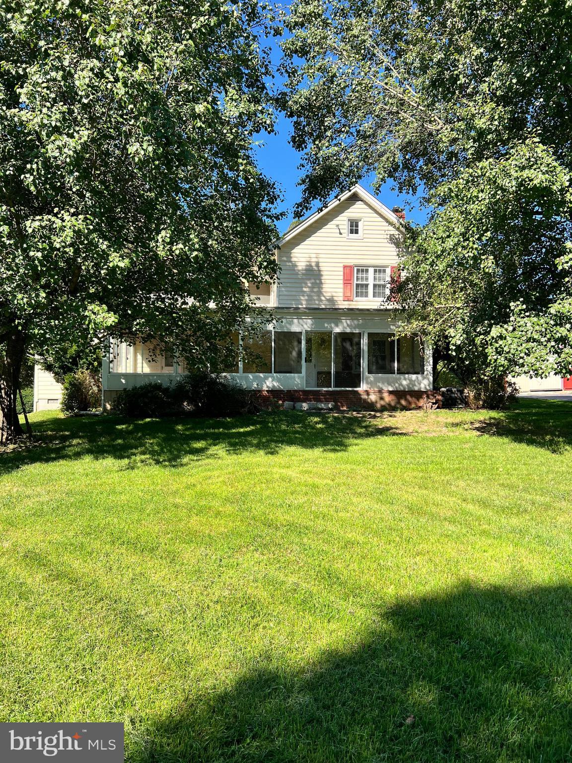 HOOT N HOLLOW - Residential Lease