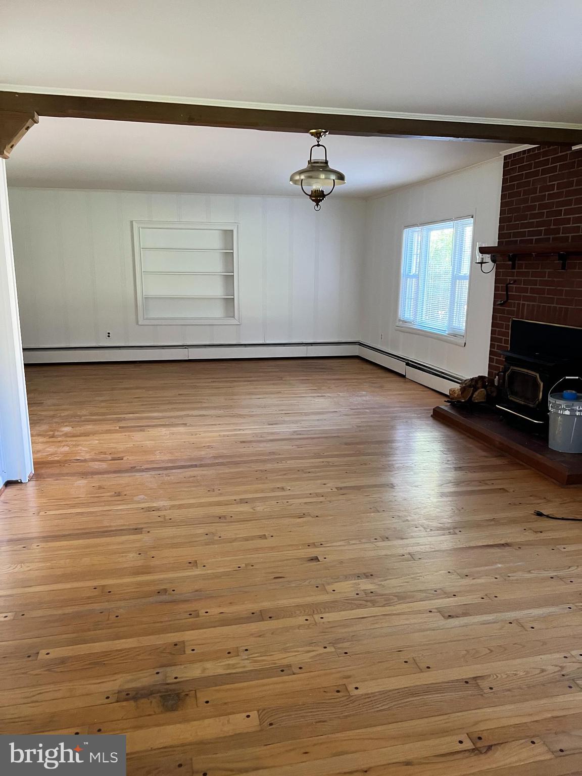 HOOT N HOLLOW - Residential Lease