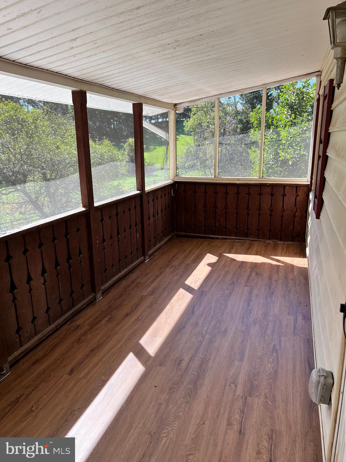 HOOT N HOLLOW - Residential Lease