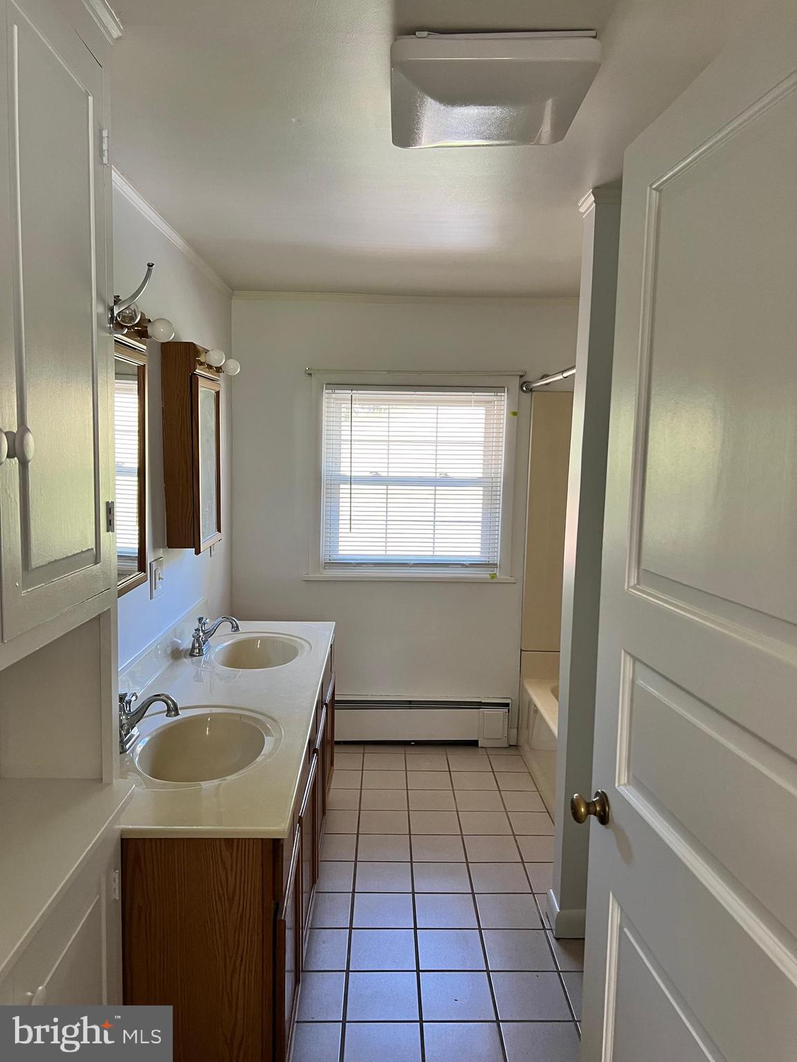 HOOT N HOLLOW - Residential Lease