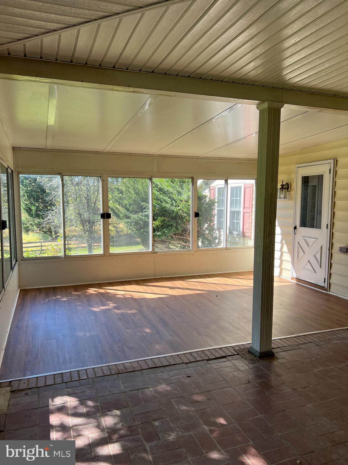 HOOT N HOLLOW - Residential Lease