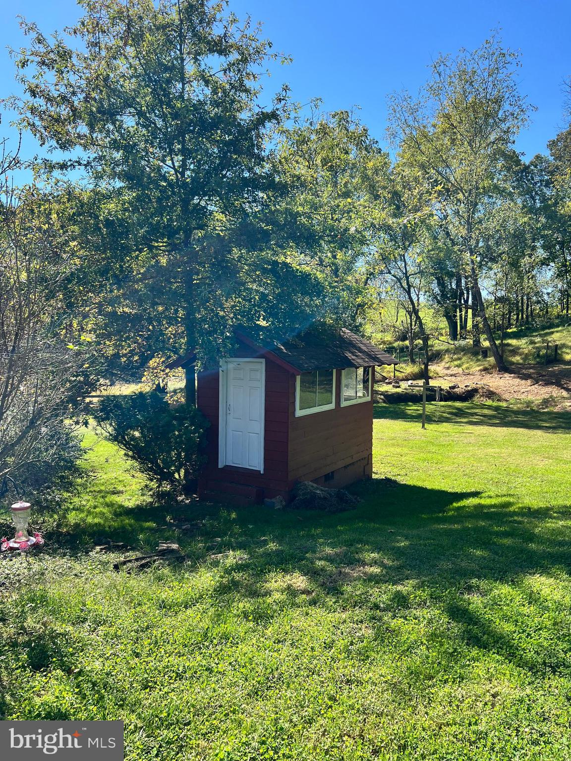 HOOT N HOLLOW - Residential Lease