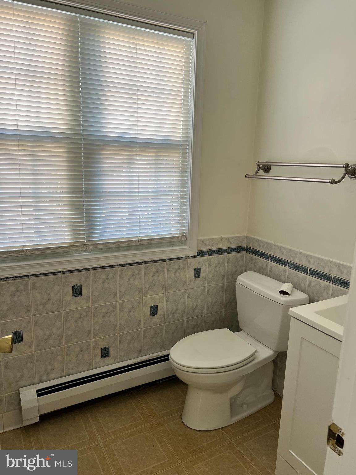 HOOT N HOLLOW - Residential Lease