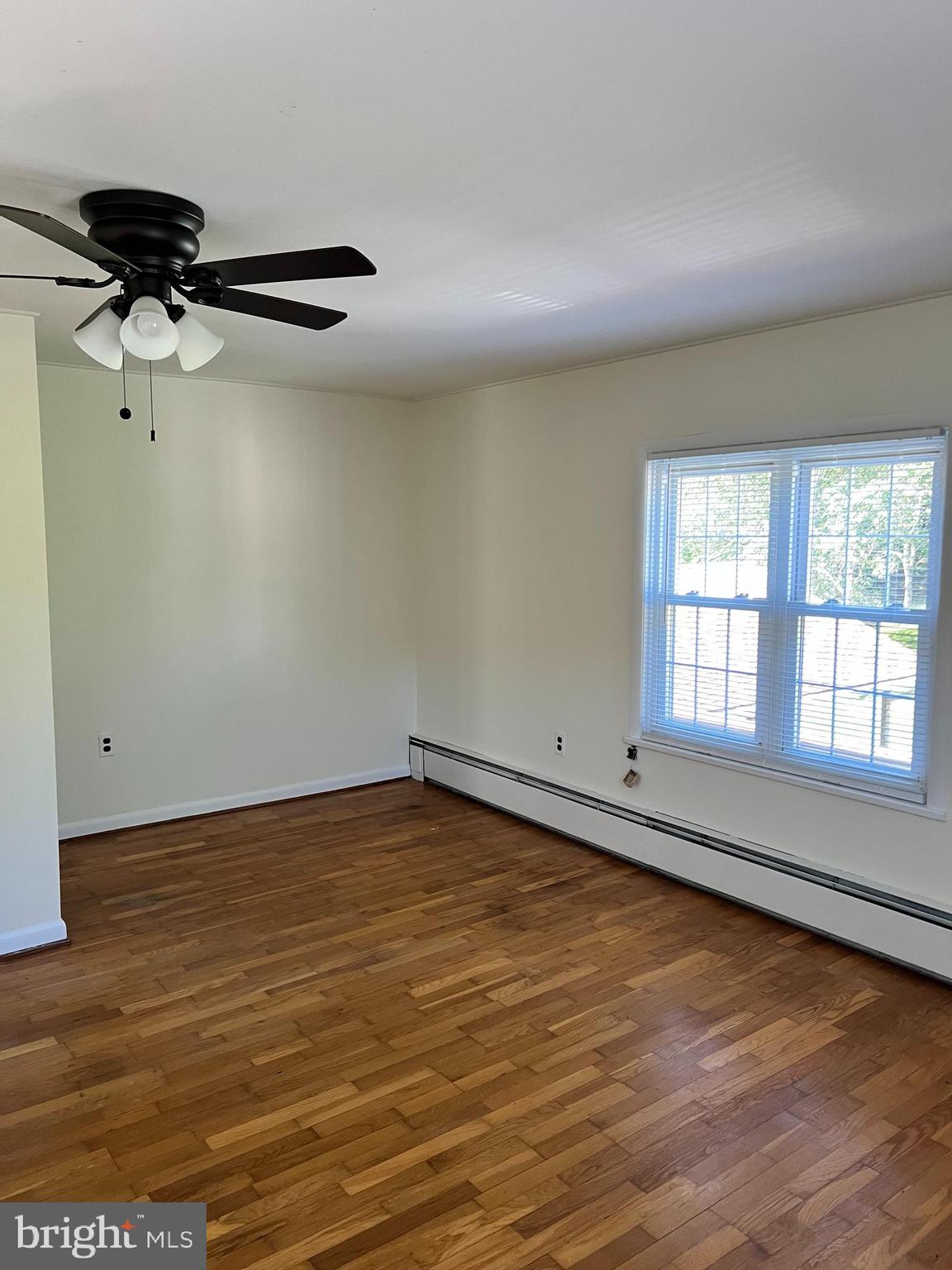 HOOT N HOLLOW - Residential Lease