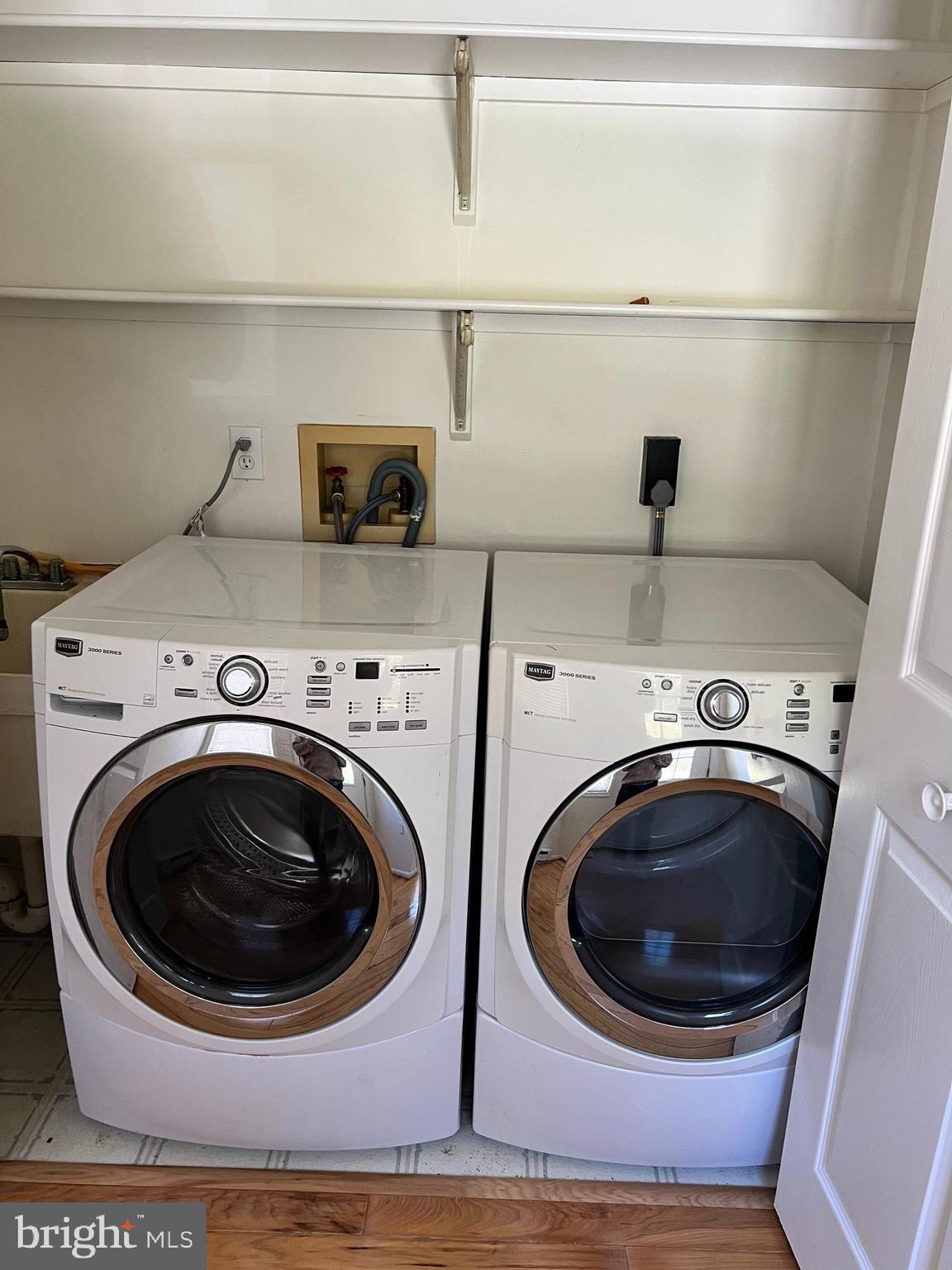 HOOT N HOLLOW - Residential Lease