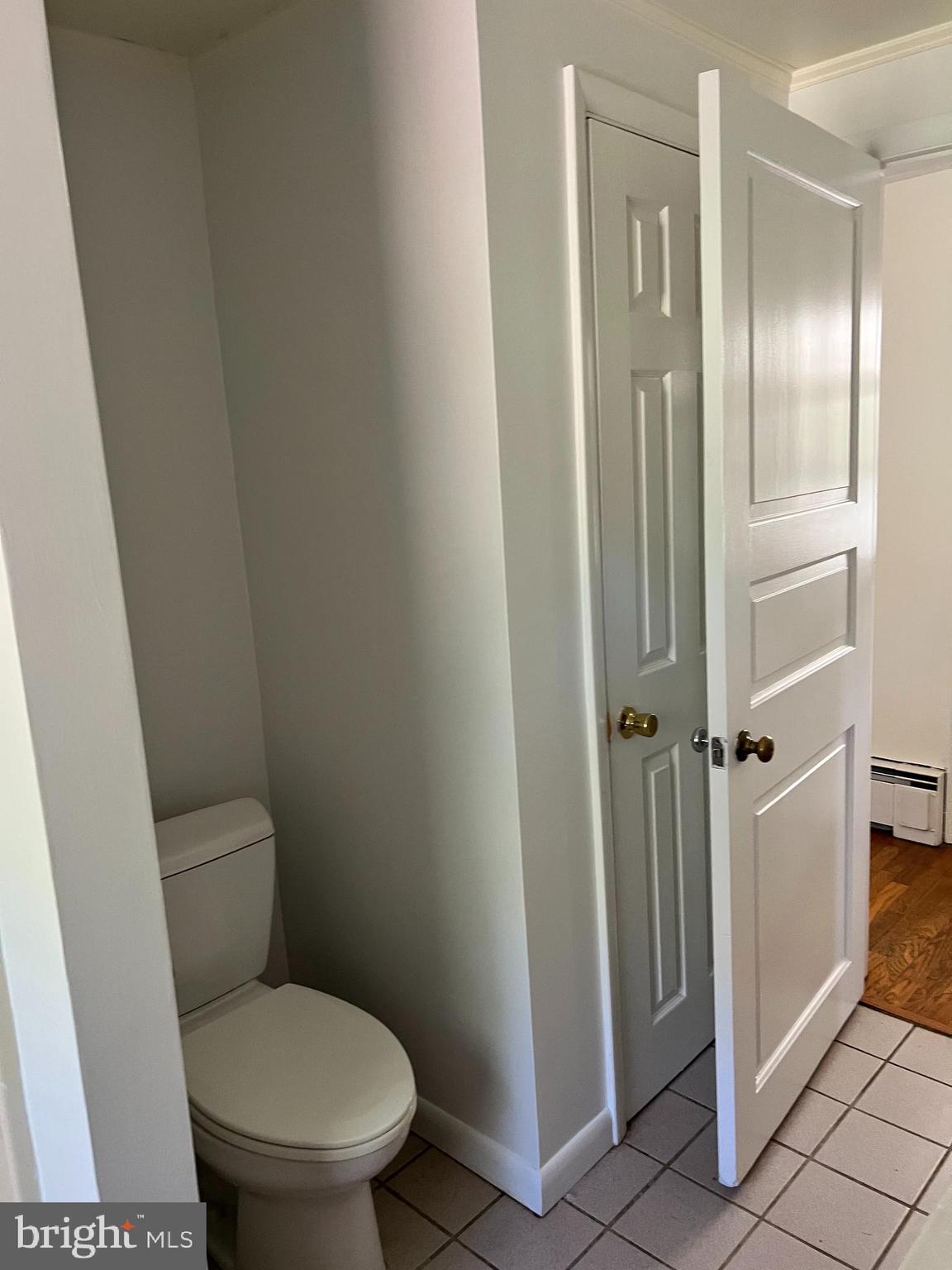 HOOT N HOLLOW - Residential Lease