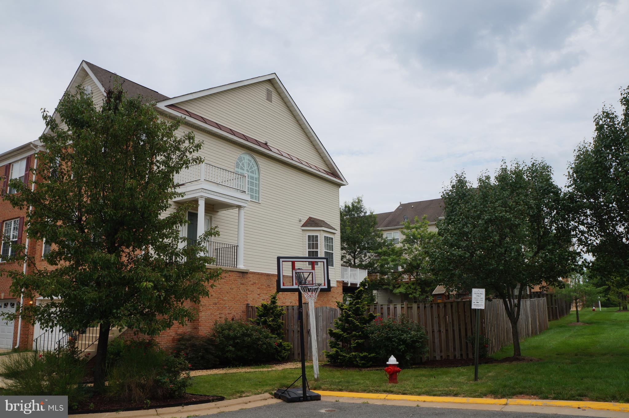 FARMWELL HUNT - Residential Lease