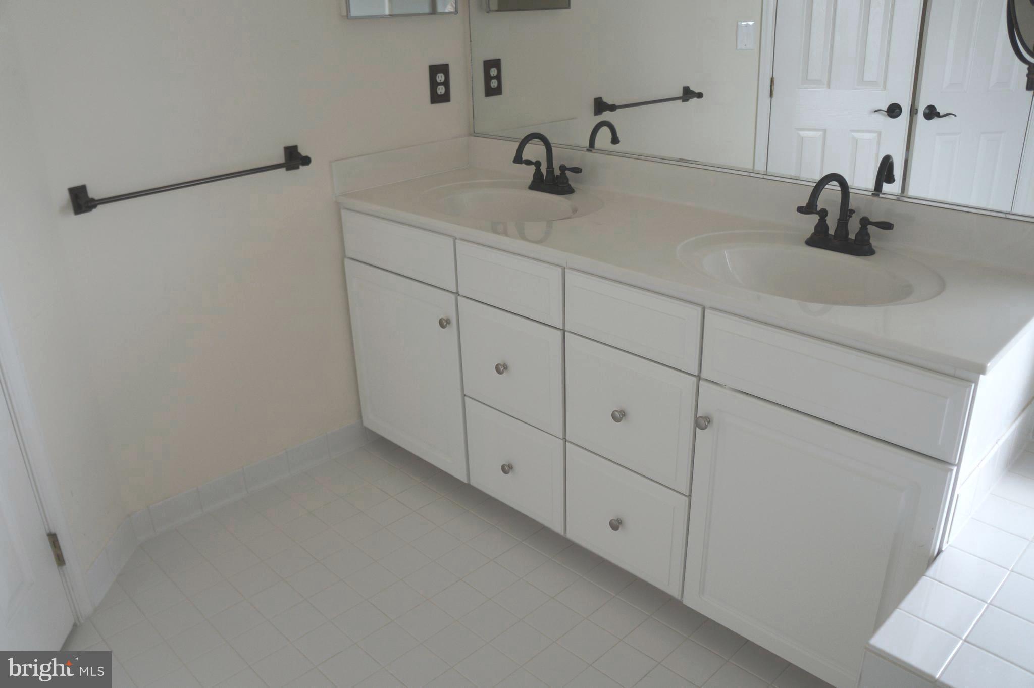 FARMWELL HUNT - Residential Lease