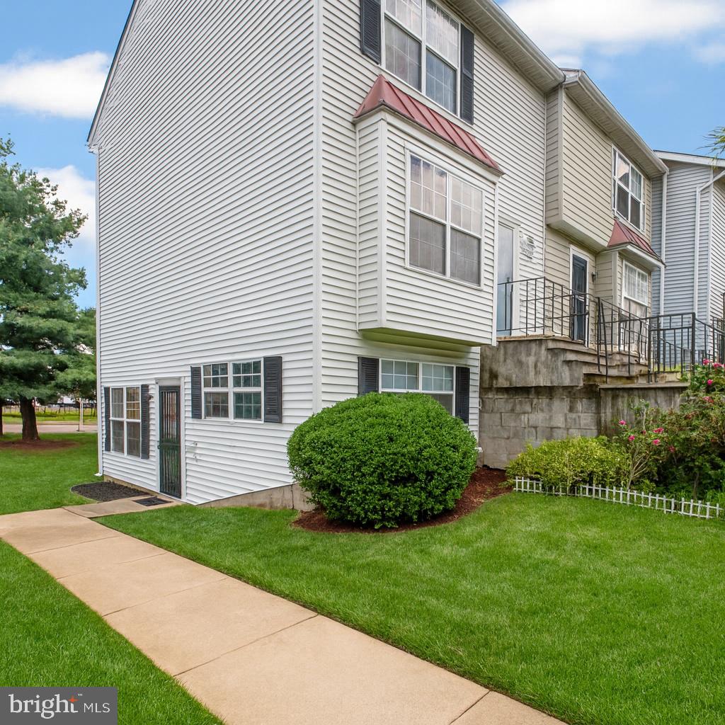 Welcome to this beautifully maintained 2 bedroom, 1 bathroom lower-level condo located in the heart of District Heights, MD!
Step inside to find a clean and inviting atmosphere. The spacious living area flows seamlessly into the dining space, offering comfort and functionality. Both bedrooms are well-sized with ample closet space, and the full bathroom is conveniently located and well-kept.
This community also offers easy access to shopping, dining, and major commuter routes, making daily living a breeze.
Don’t miss your opportunity to own this move-in-ready condo in a prime location—schedule your tour today!