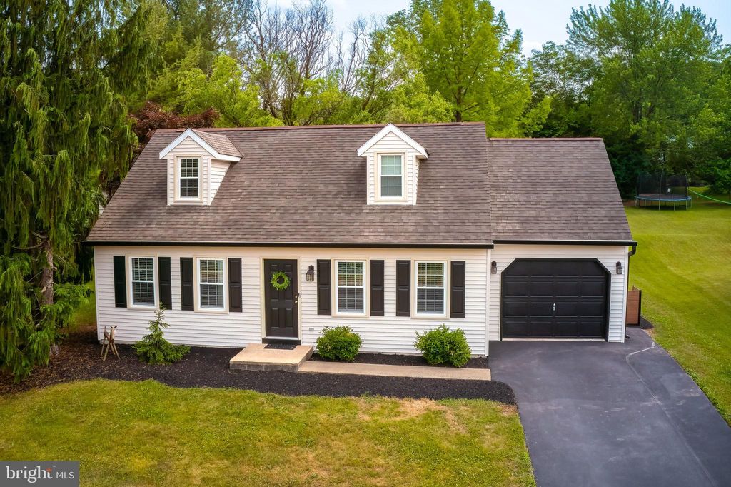 Photo of 13 SUMMERS DR, STEVENS, PA 17578 (MLS # PALA2036404)