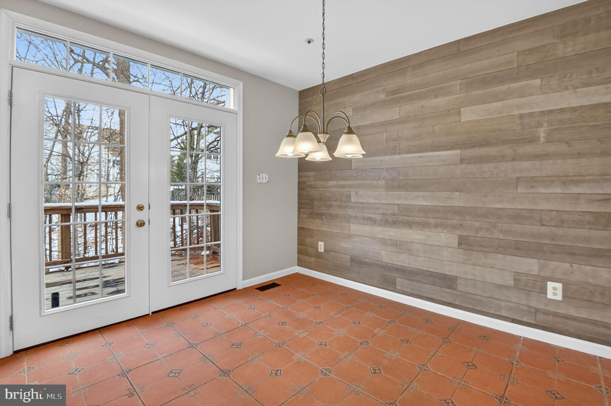 LAKE HALLOWELL - Residential