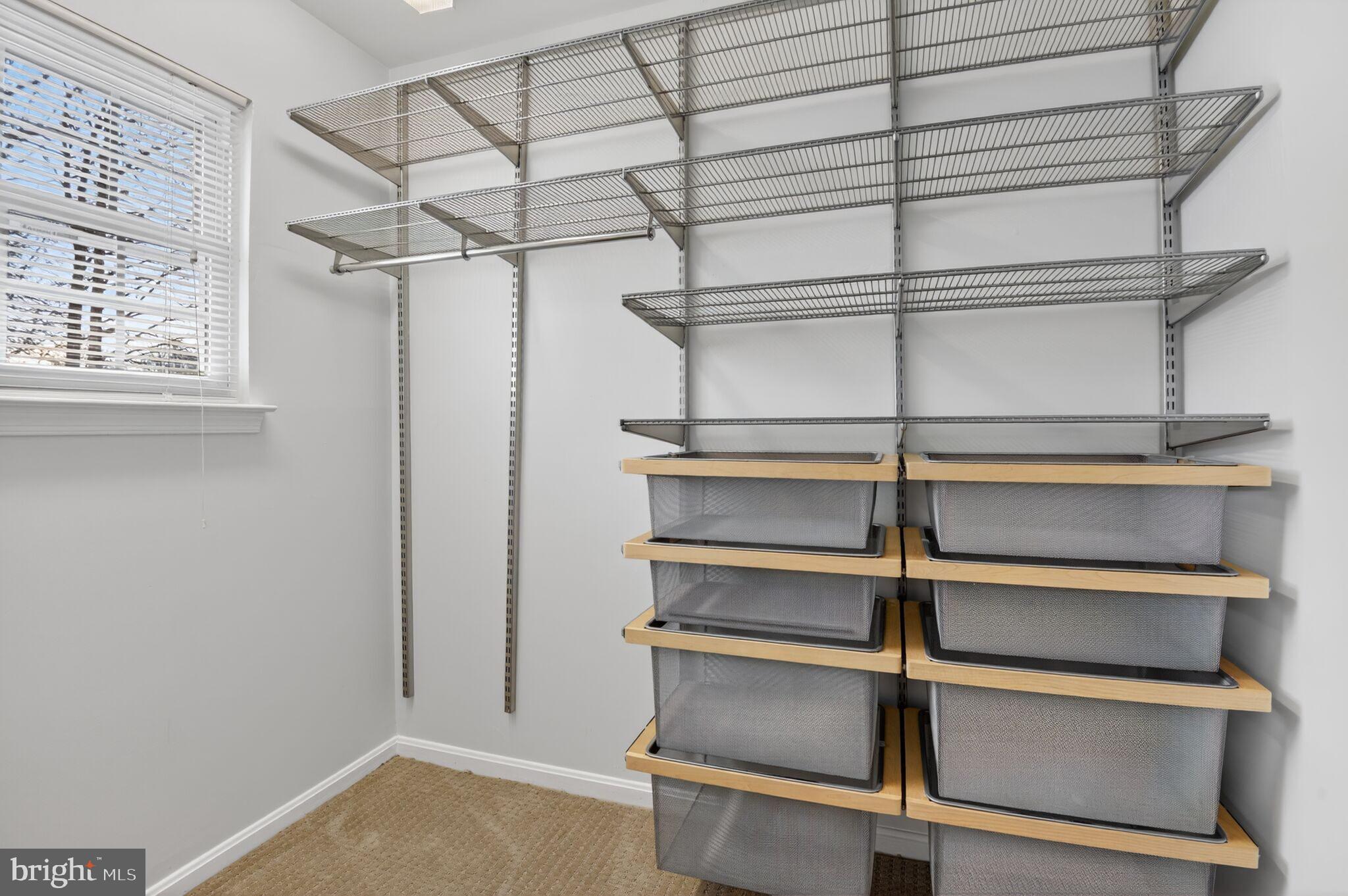 LAKE HALLOWELL - Residential