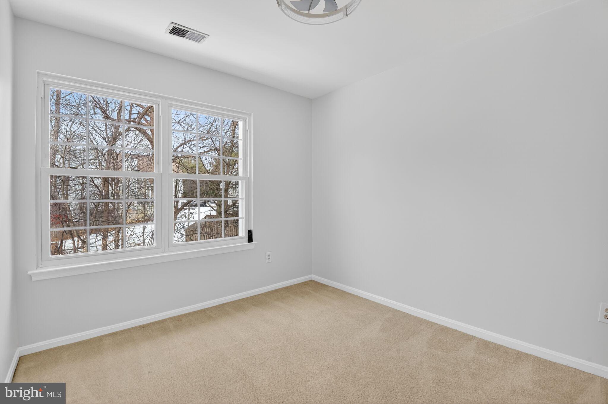 LAKE HALLOWELL - Residential