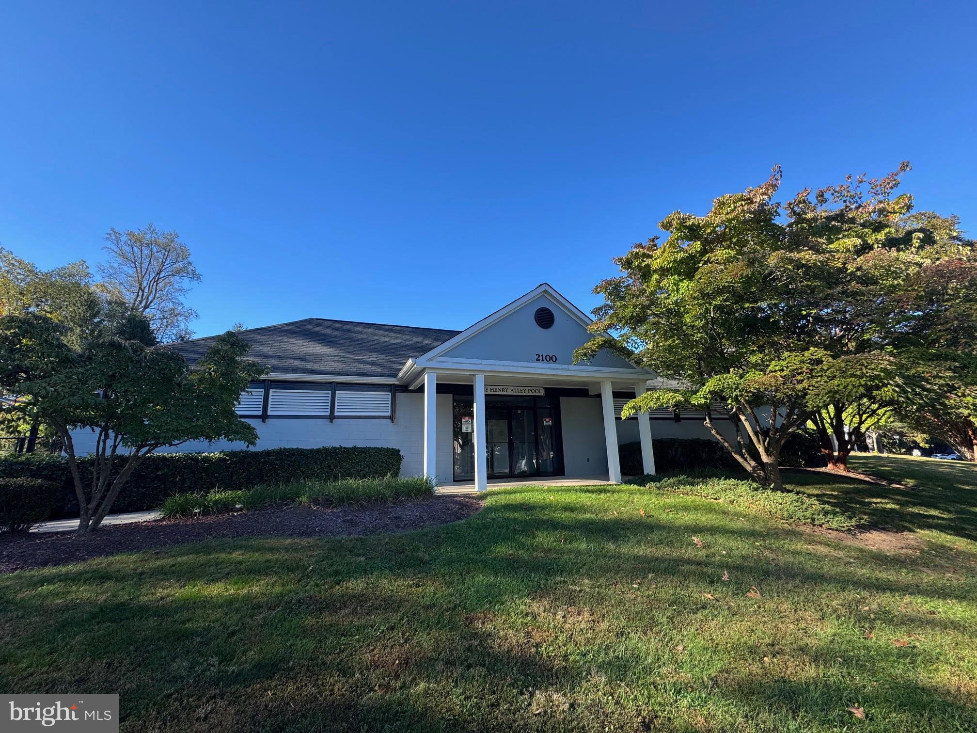 LAKE HALLOWELL - Residential