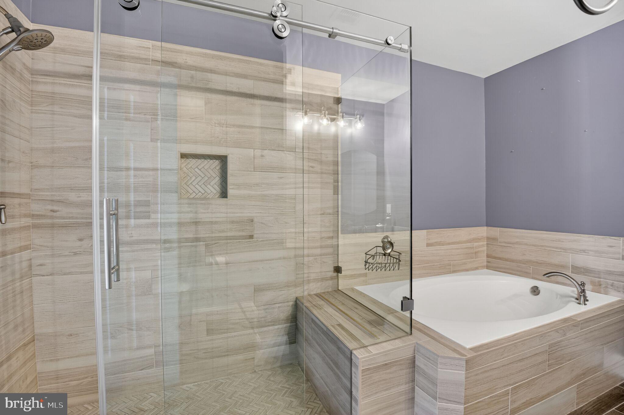 LAKE HALLOWELL - Residential