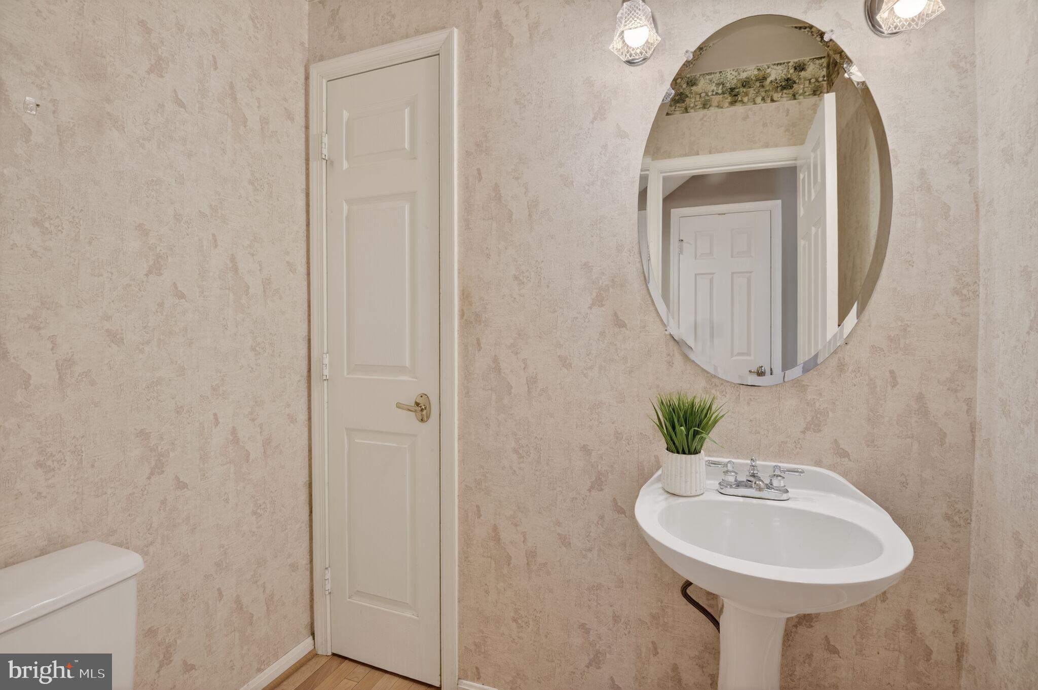 LAKE HALLOWELL - Residential