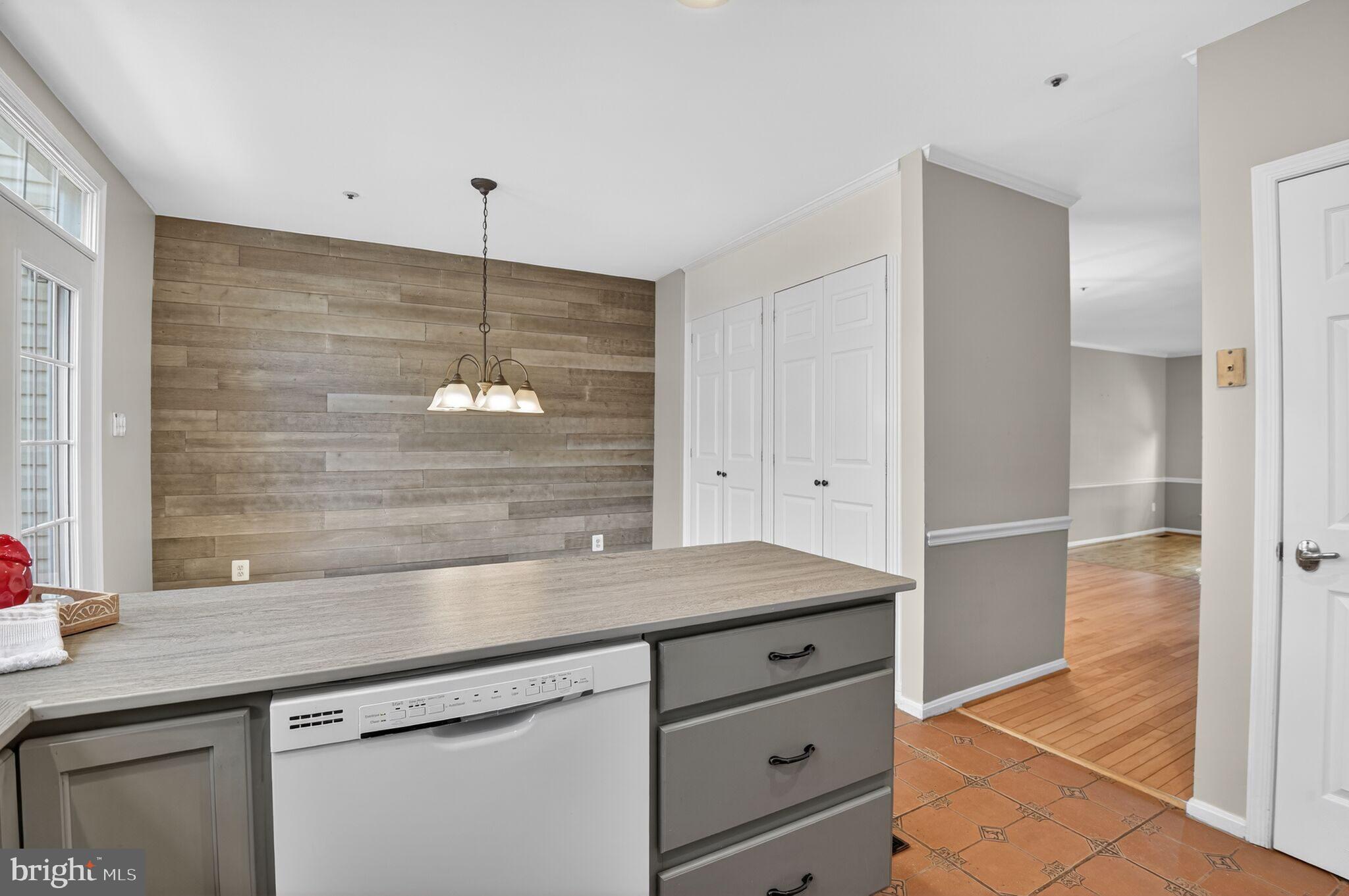 LAKE HALLOWELL - Residential