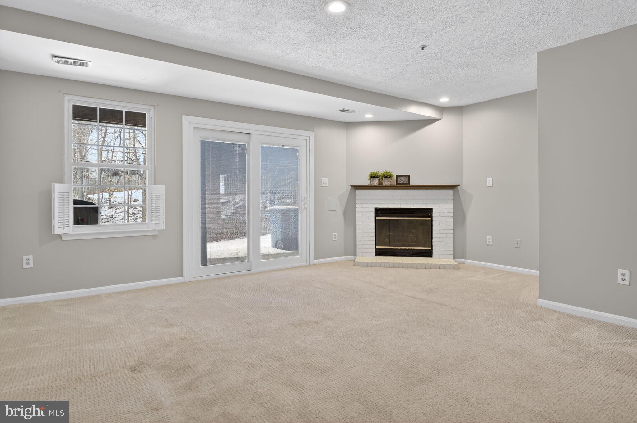 LAKE HALLOWELL - Residential