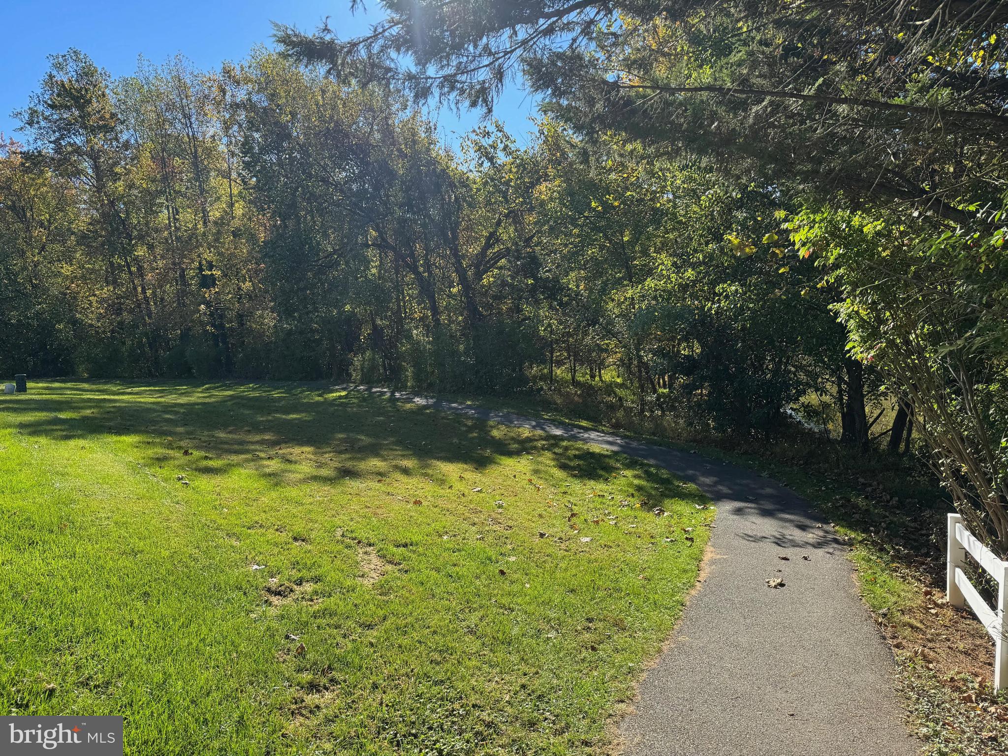 LAKE HALLOWELL - Residential