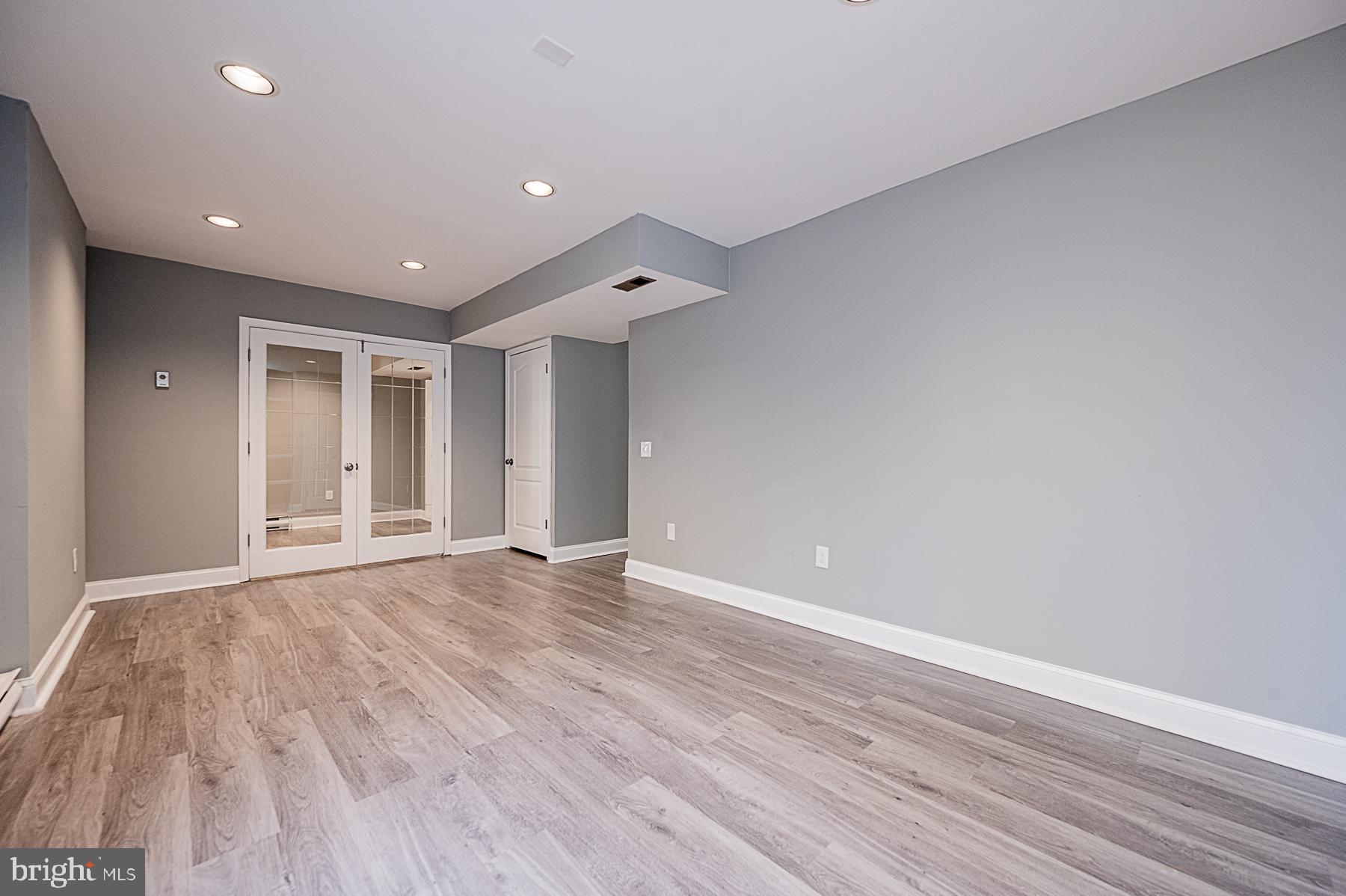 SUBURBIA/VILLAGE OF TIMBER GROVE - Residential