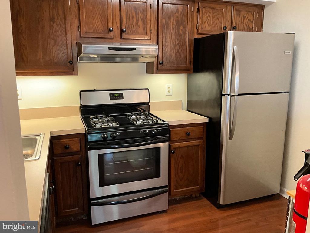 listing image 0