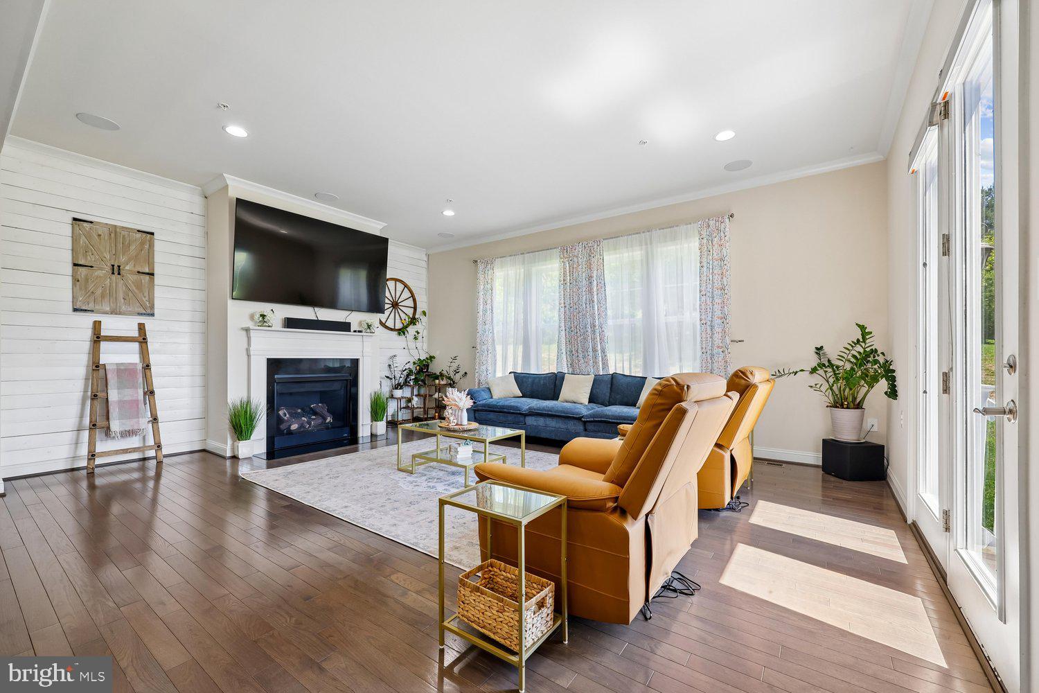 SPRING HOLLOW - Residential