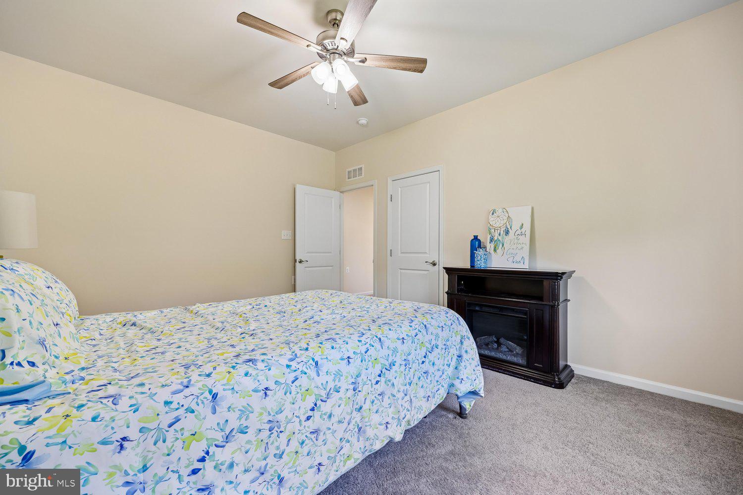 SPRING HOLLOW - Residential
