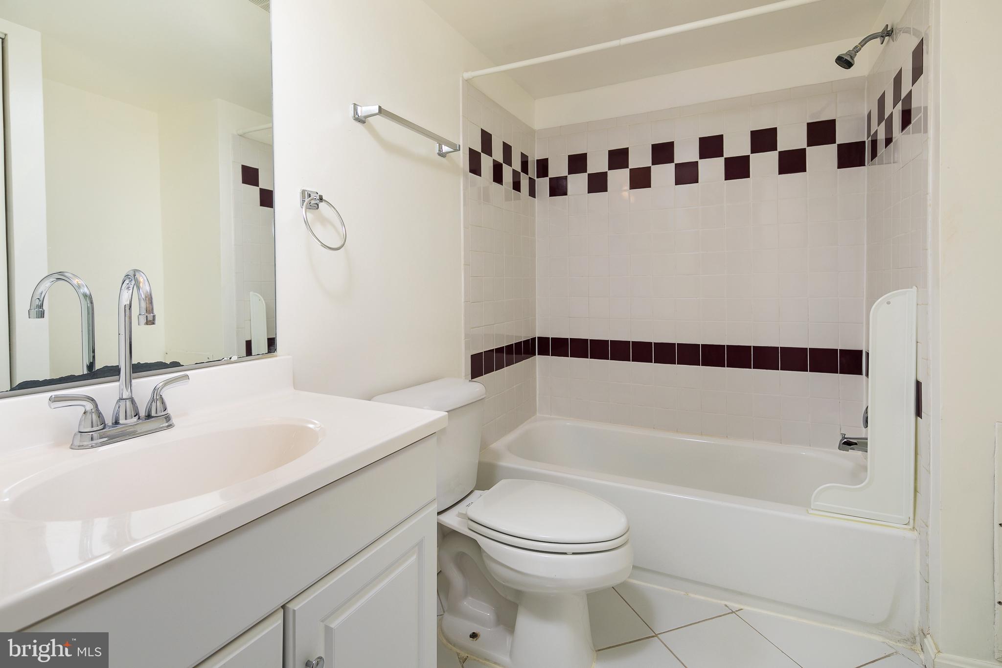 HERITAGE COURT - Residential Lease