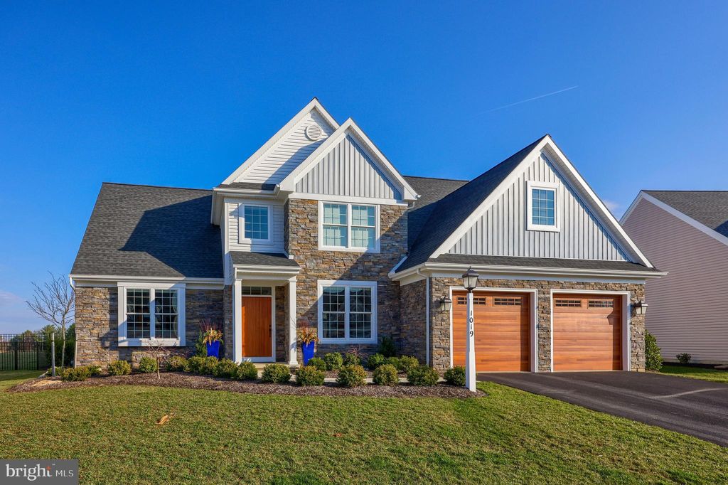 Photo of 1019 GREENVIEW DR, LANCASTER, PA 17601 (MLS # PALA2032084)